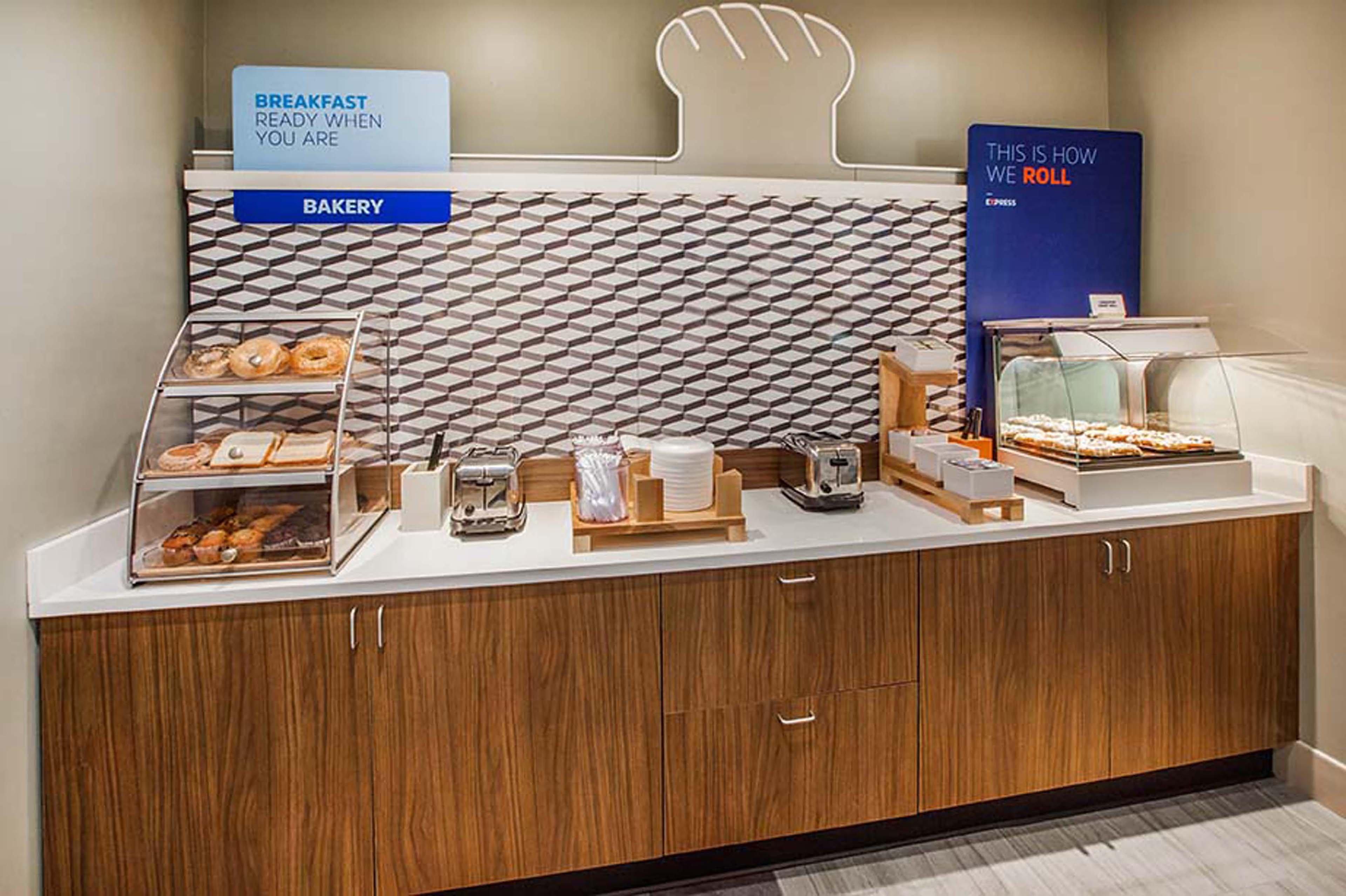Holiday Inn Express Hotel & Suites Bloomington-Normal University Area By Ihg Exteriör bild